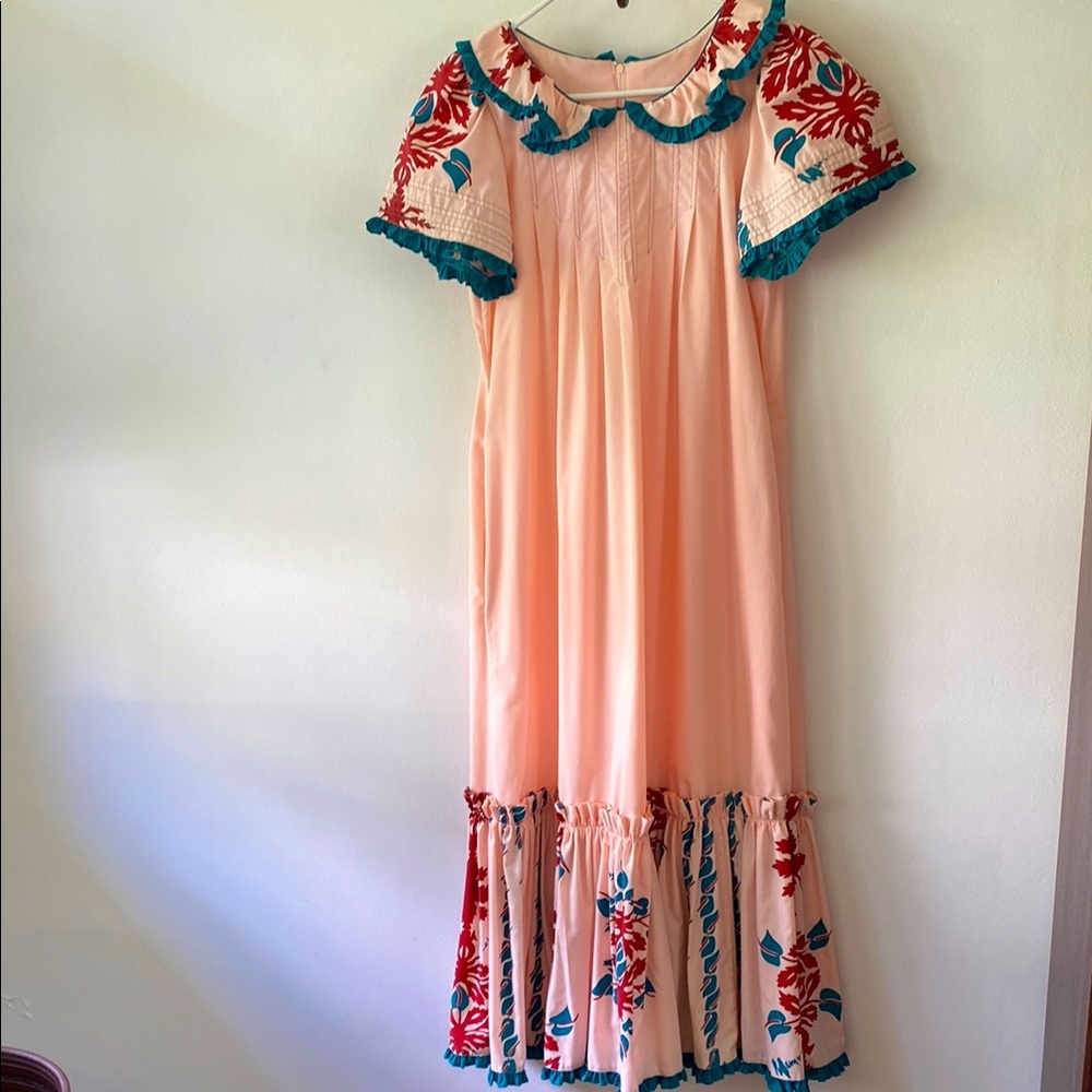 Vintage Mamo Howell Hawaiian print Peach Muumuu (Dress), made in Hawai’i